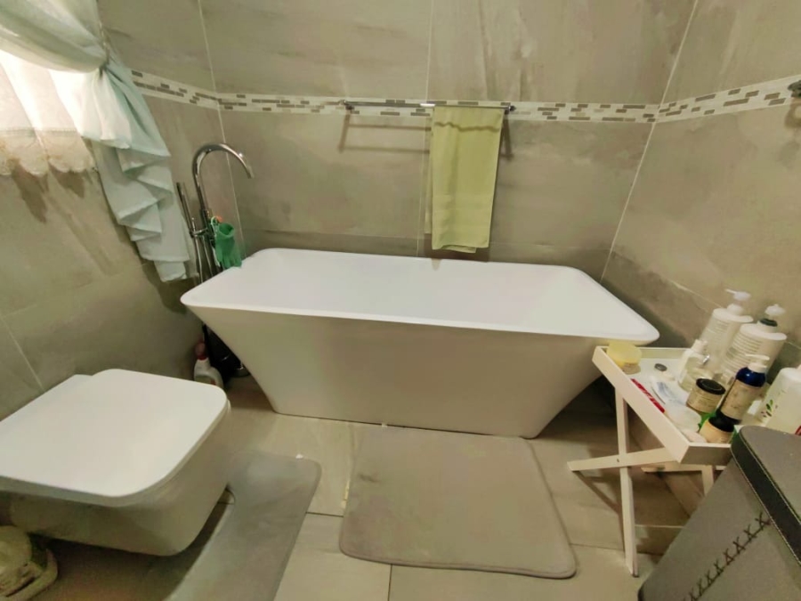 4 Bedroom Property for Sale in Grimbeeck Park North West